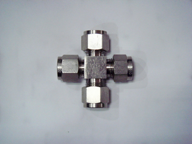 卡套四(si)通接頭(tou)