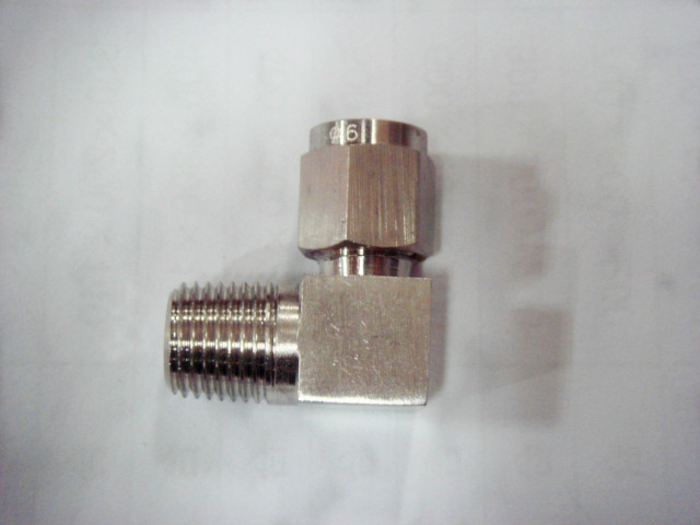 卡套(tao)彎通終端(duan)接頭