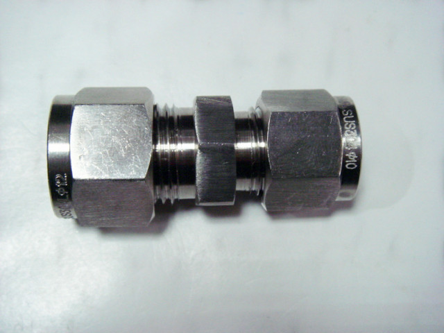 卡套(tao)異徑直通(tong)接頭